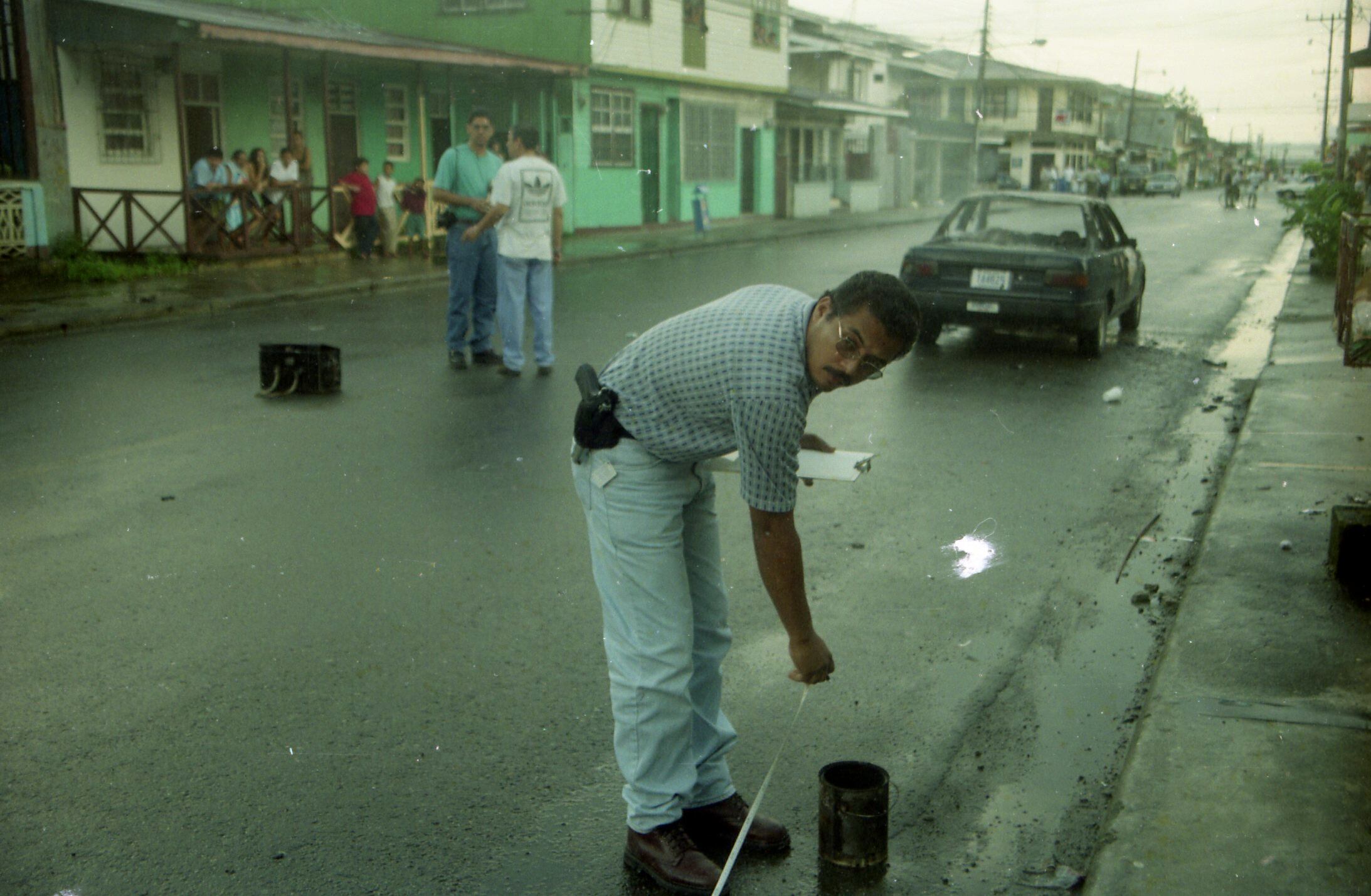 Atentado en Limón, el 22 de agosto del 2000, dejó tres fallecidos, en el sitio murió Víctor Vega Montero, de 58 años. Su jefe, identificado como Alfredo Ramírez Solano, dueño de una empresa de vigilancia, y la esposa de este, Rosa Acón Ulate.