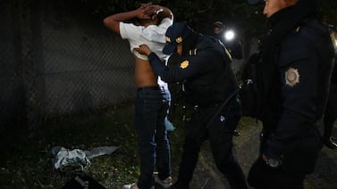 Pánico en Guatemala: pandilleros desatan el terror al asesinar a 8 policías; presidente toma drástica medida
