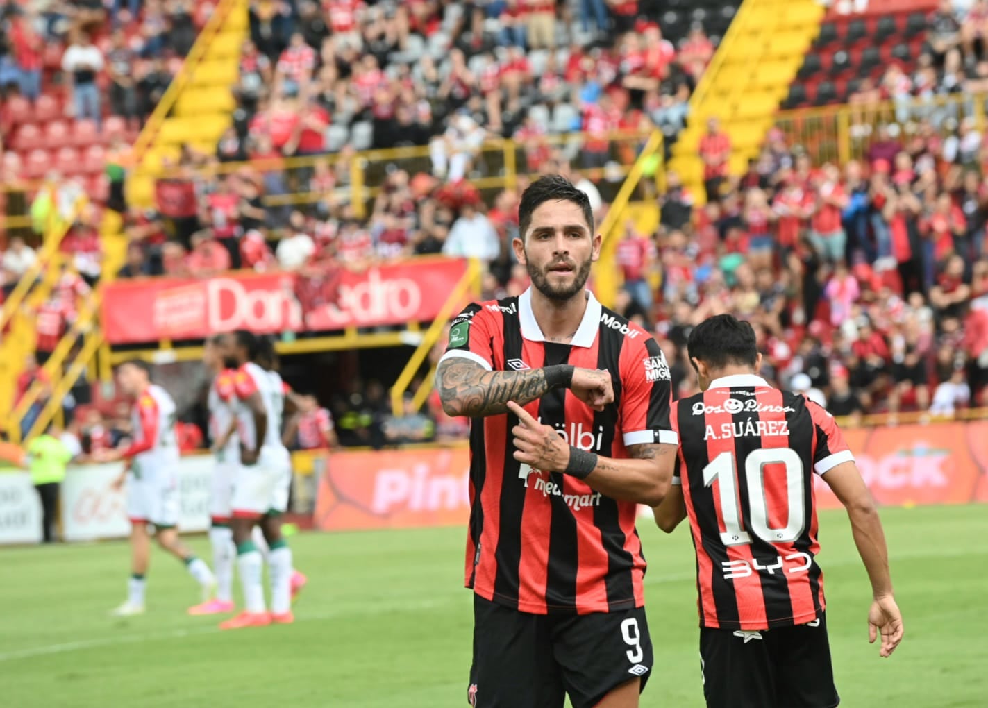 Jonathan Moya no jugaba desde hacía tres partidos por suspensión. El goleador de Liga Deportiva Alajuelense retornó y abrió la cuenta contra Guanacasteca.