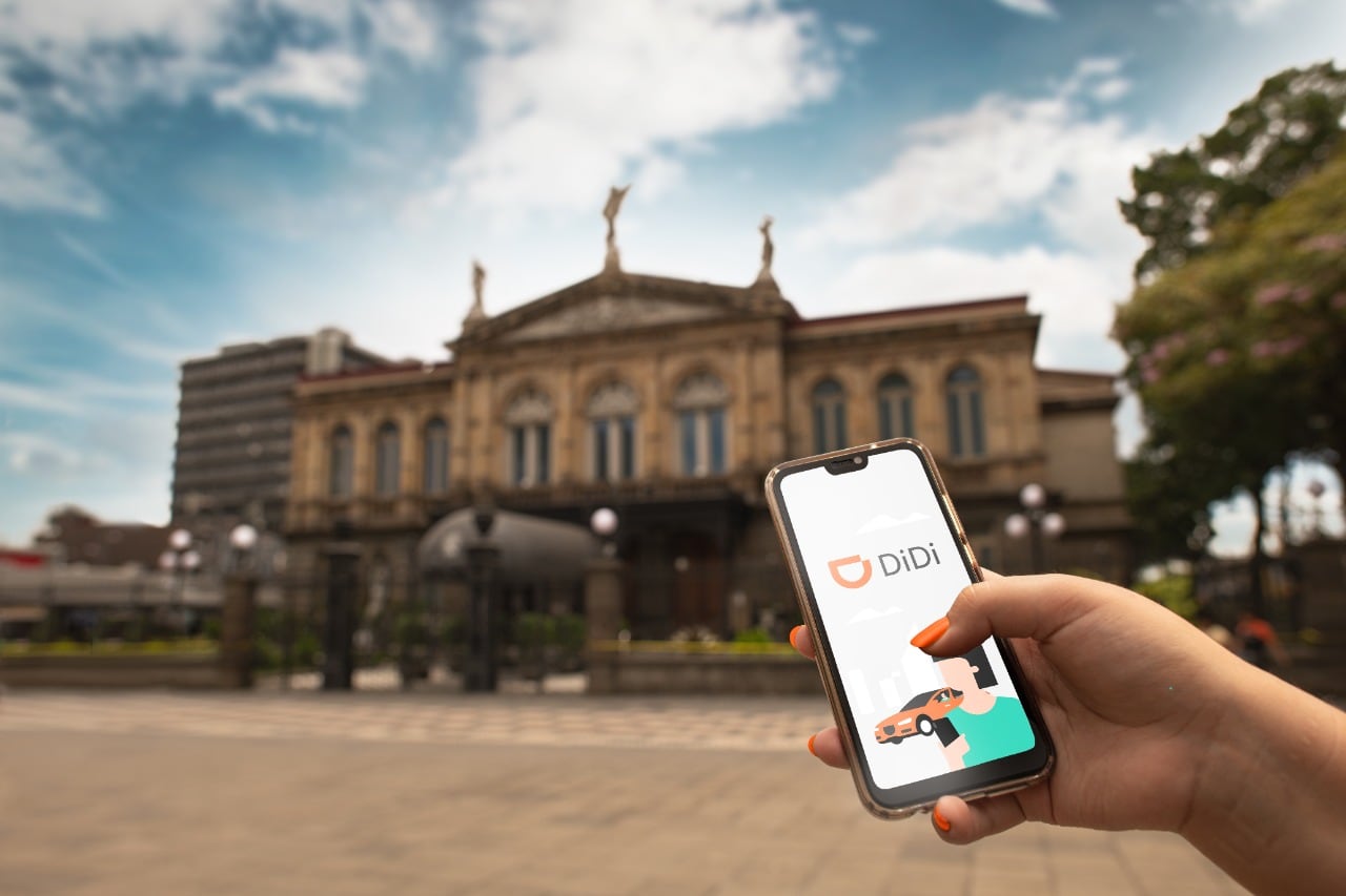 DiDi llegó a Costa Rica el 19 de noviembre del 2019 y su otra línea de servicio, DiDi Food (reparto de comida), el 4 de agosto del 2021.