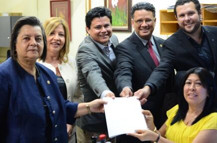 El proyecto de ley para crear la Agencia Espacial Costarricense lo creó el doctor Adolfo Chaves Jiménez del TEC y lo presentó a la Asamblea, el 8 de abril del 2019, la diputada liberacionista Aida Montiel