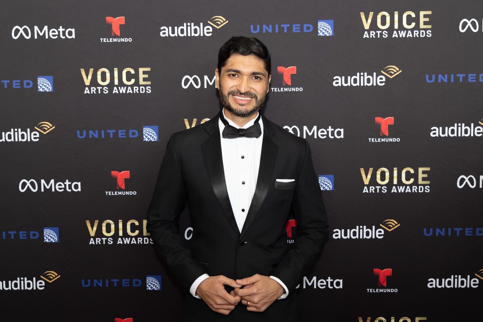 Locutor Douglas Hernández, una de las principales voces de la radio y actualmente de Teletica radio.