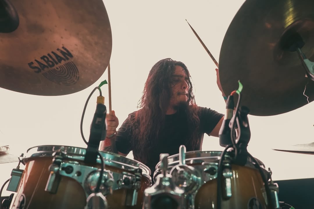 Músico José Bolaños, del grupo Akasha, tuvo un accidente de tránsito y sufrió varias lesiones