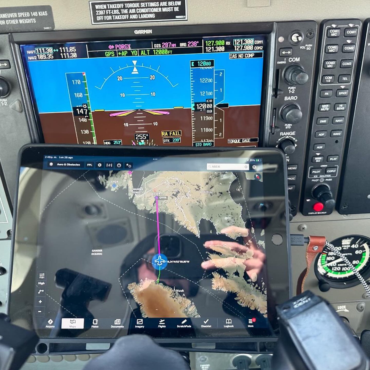 Cuatro ticos hacen histórico y peligroso vuelo desde Inglaterra hasta San José. El equipo salió desde el pasado viernes 23 de agosto y esperan llegar a Costa Rica el próximo jueves 29 de agosto. Los ticos que viven la travesía son: los capitanes Álvaro Chavarría (director general), Everardo Carmona Estrada (padre) y Everardo Carmona Rojas (hijo) y el director de Mantenimiento, Ricardo Umaña Corrales.