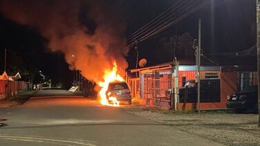 Tiran bombas molotov para quemar carroza fúnebre en Matina