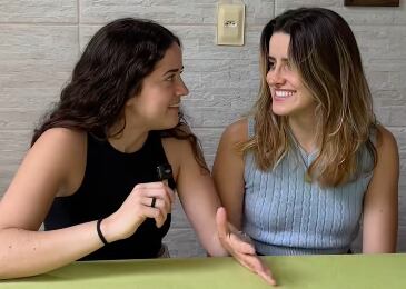 Raquel Rodríguez y su novia