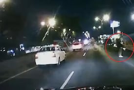 Video muestra los últimos momentos de vida de motociclista atropellado mientras revisaba su moto