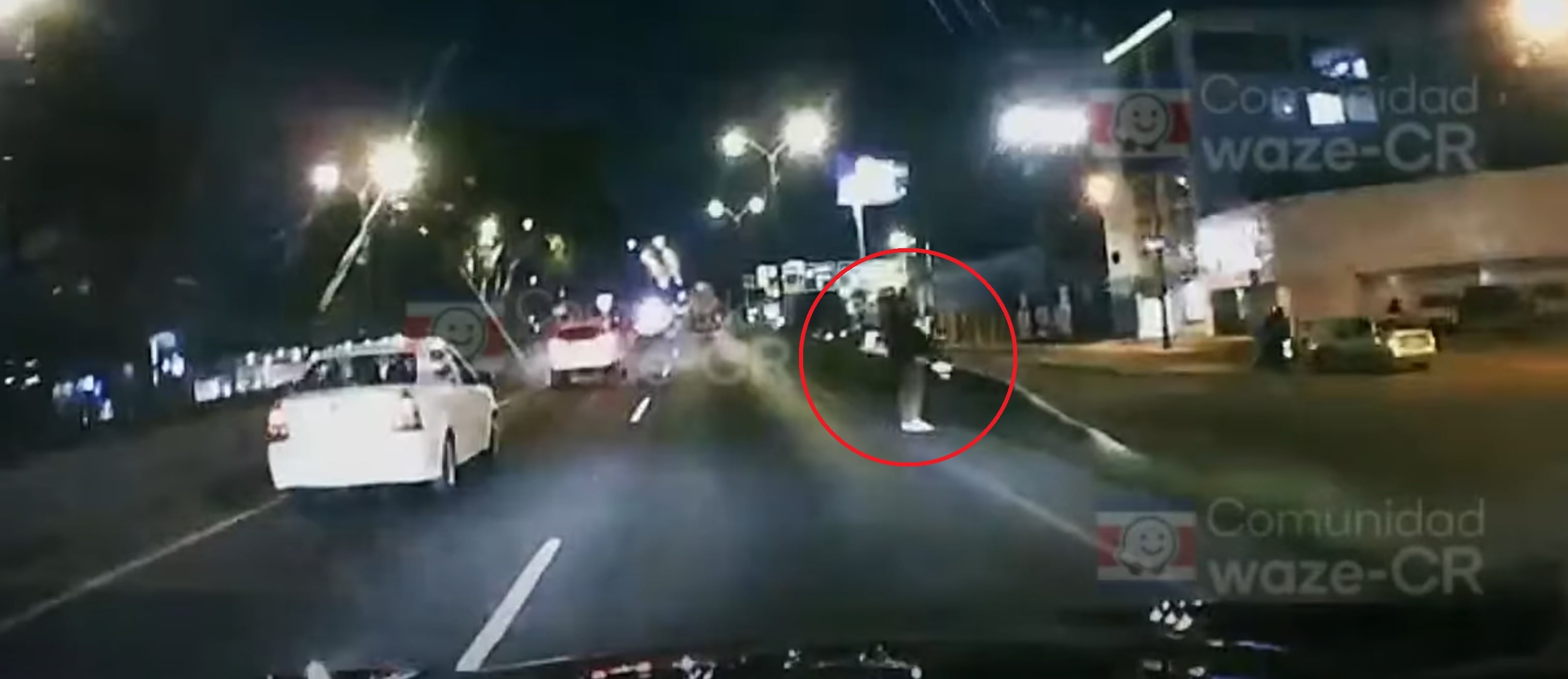 El motociclista murió de forma inmediata debido al violento impacto. Foto Waze CR.