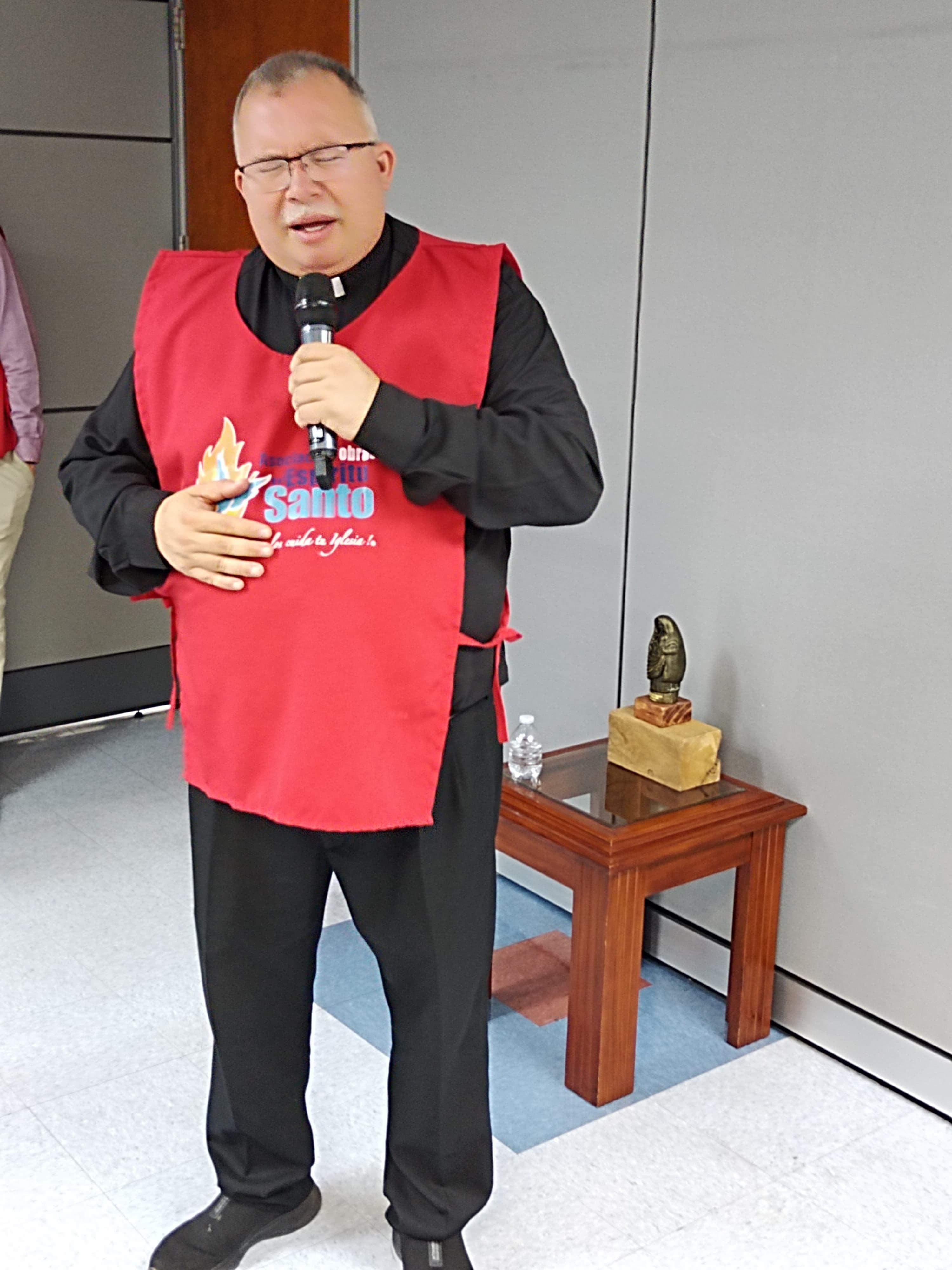 Con mucha alegría, devoción y fe les contamos que la Negrita del Bicentenario ya forma parte de la redacción de La Teja, además, recibió la bendición del padre Sergio Valverde.