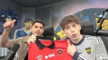Uno de los streamers más famosos de fútbol quedó como loco con Alajuelense por esta razón