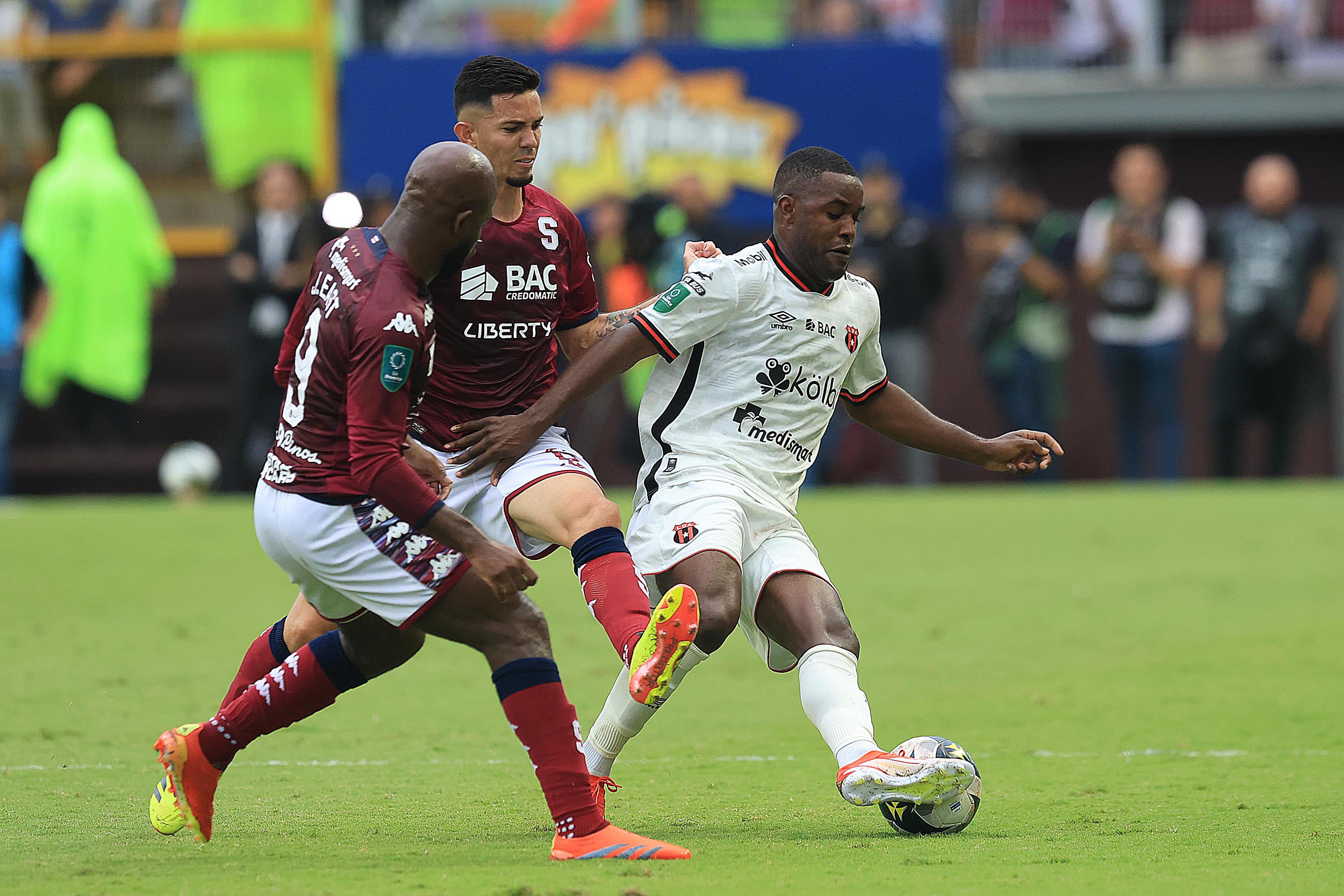 26/05/2024      Estadio Ricardo Saprissa, Tibás. El Deportivo Saprissa recibió a la Liga Deportiva Alajuelense, en el partido de vuelta de la Final de la Segunda Fase del Torneo de Clausura de la Copa Promérica 2024. Foto: Rafael Pacheco Granados