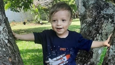 Julián necesita complicada y cara operación y su madre ruega que nos unamos para ayudarle