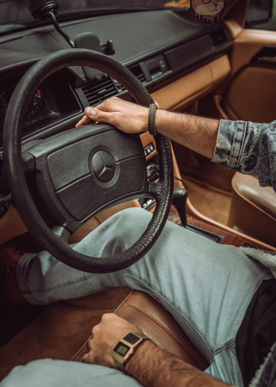 El interior del Mercedes Benz de Paolo Chacón está impecable