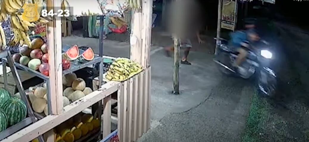 La motocicleta fue robada de una especie de verdulería en San Carlos. Captura de video.