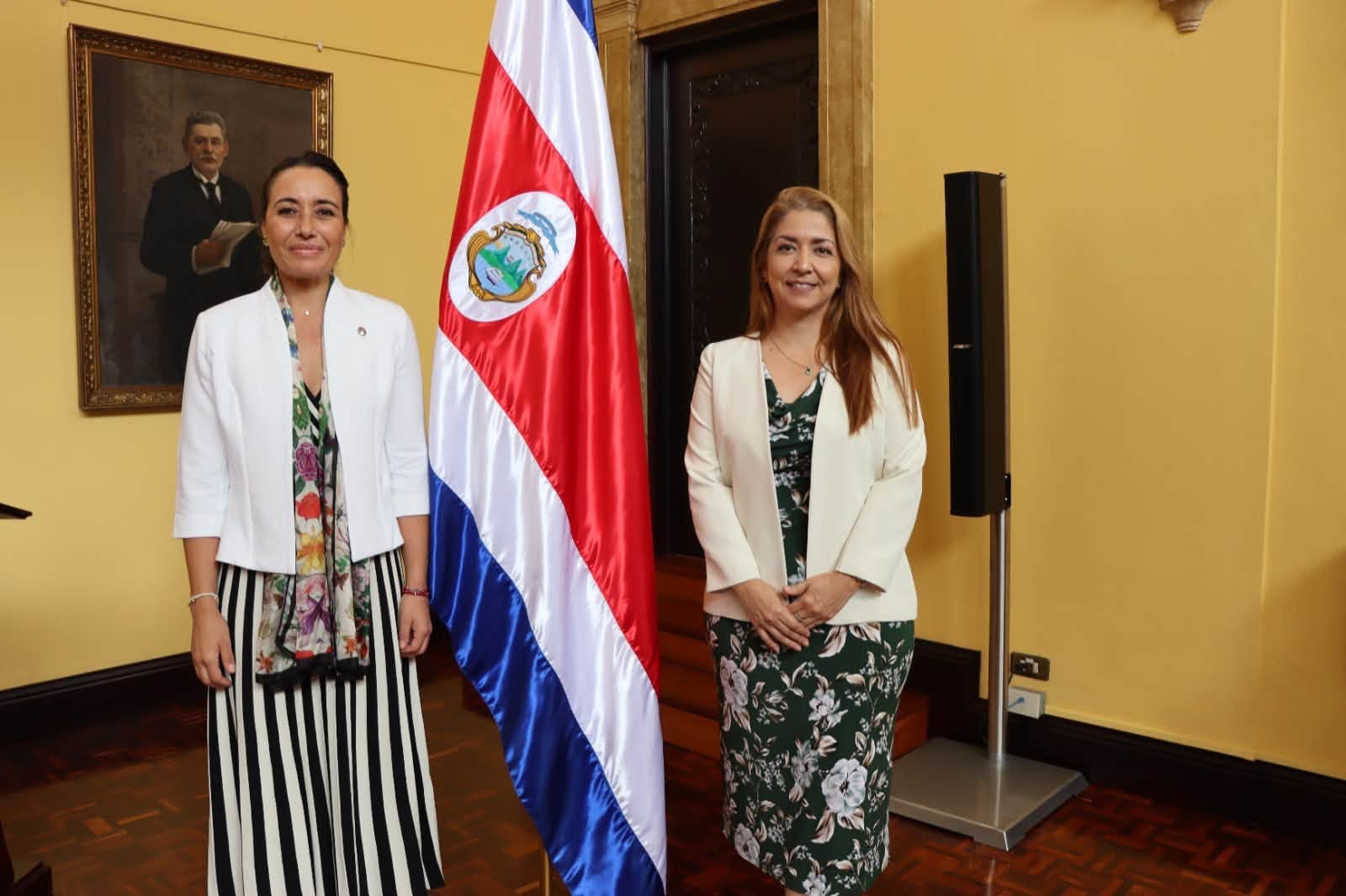 La ahora embajadora fue juramentada por la Ministra de Relaciones Exteriores.