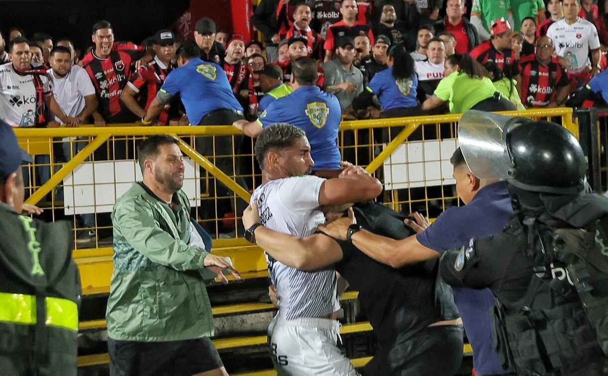 27/12/24 Estadio Morera Soto, Alajuela. La Liga Deportiva Alajuelense contra al Club Sport Herediano, Final. Fotos: Jorge Navarro para La Nación y La Teja.
