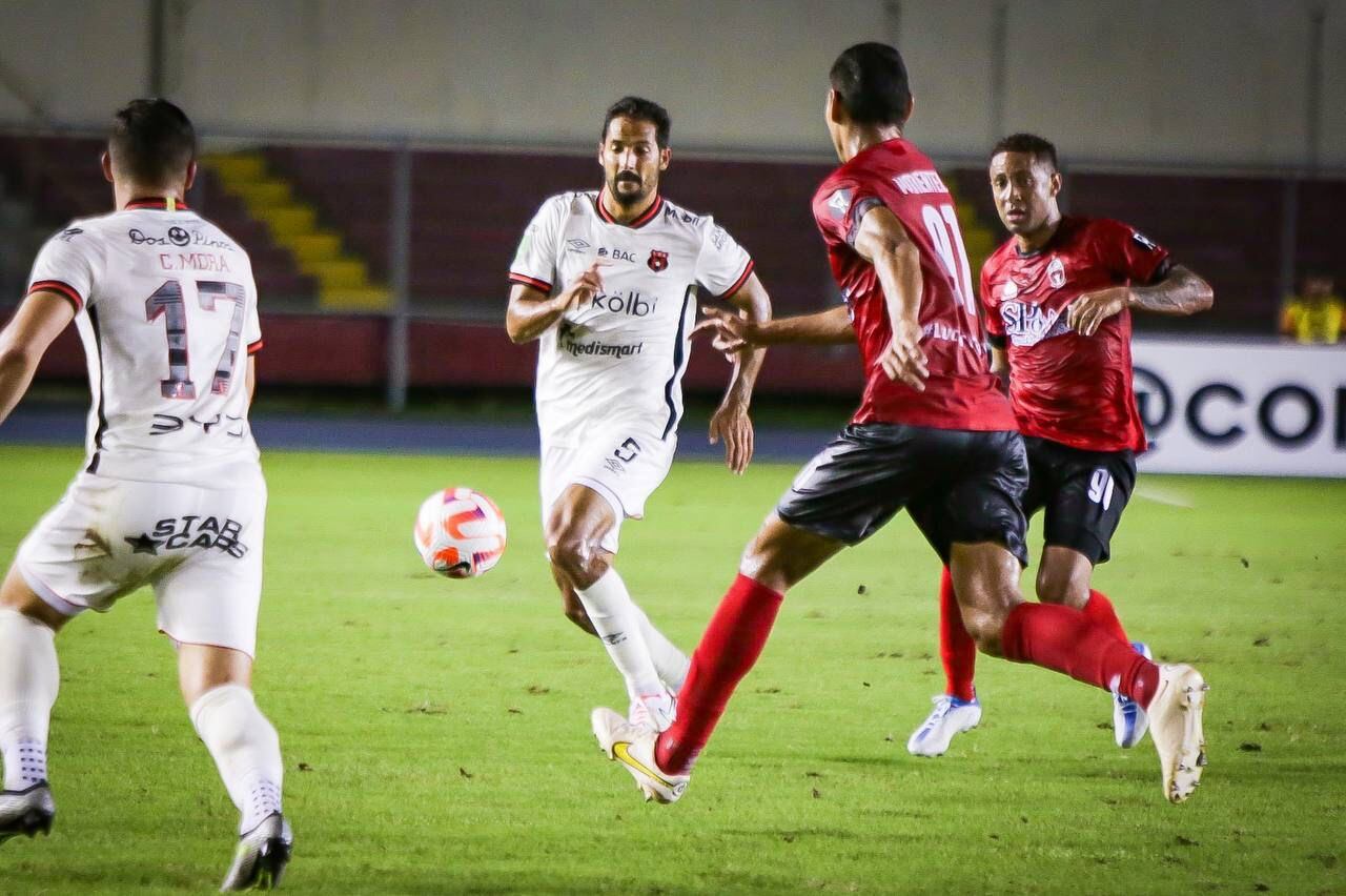 Alajuelense triunfó 1-0 ante el Sporting San Miguelito en Panamá. Foto: Prensa LDA