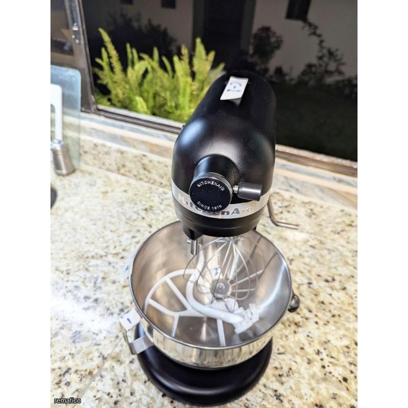 Artículos en subasta de la Embajada de Estados Unidos