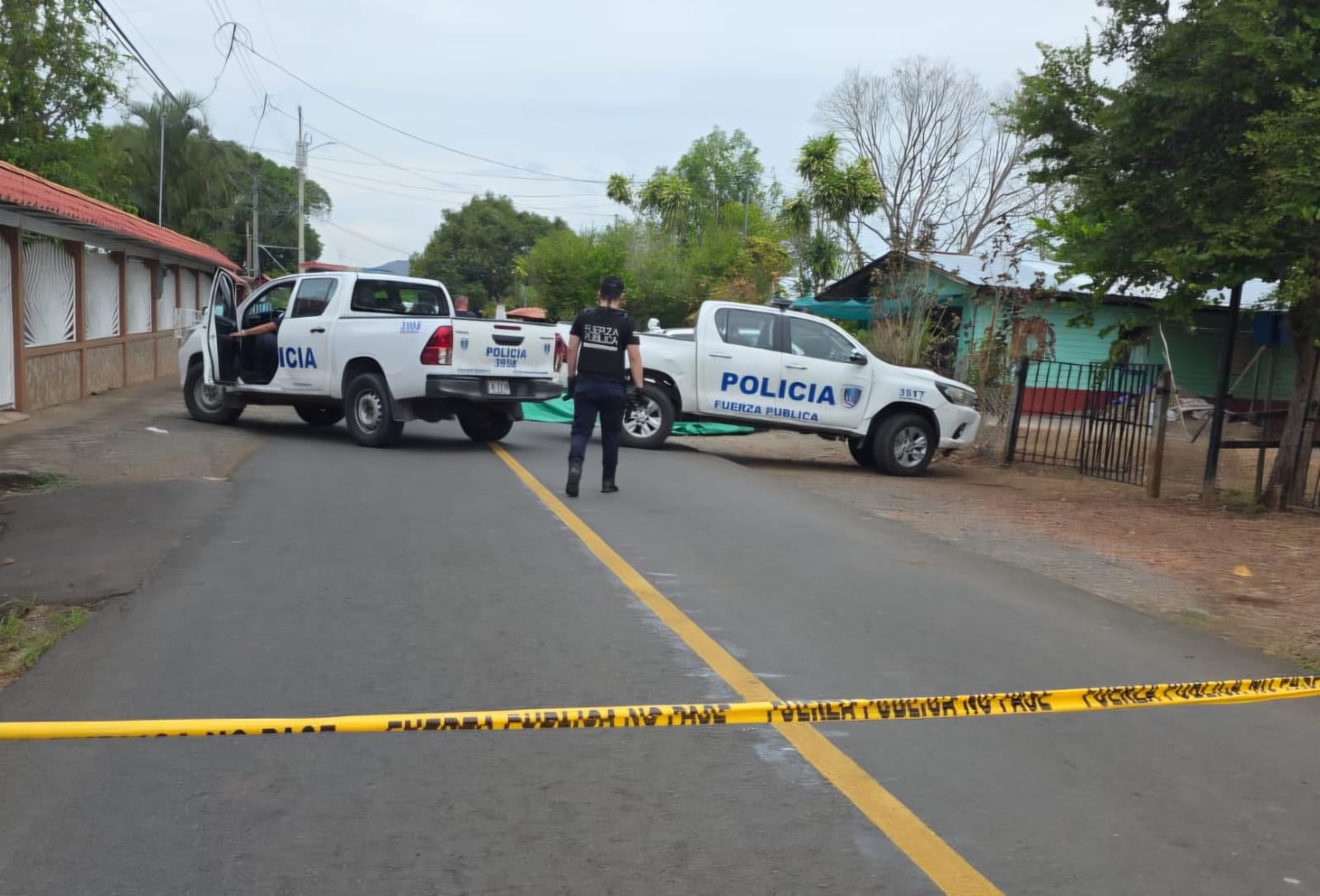 Róger Rosales Rodríguez, de 41 años, y su hijo Nicolás, de 12 años asesinados en Espíritu Santo de Esparza, en Puntarenas. Foto: Ministerio Público