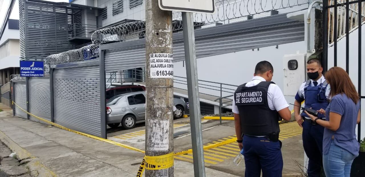 Guarda le dispara a su supervisor en Juzgado Civil de Alajuela. Foto Francisco Barrantes.