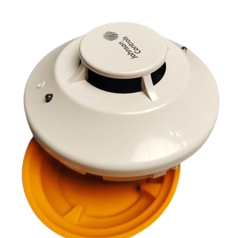 el impacto del trabajo que realizan ingenieros costarricenses en el Centro de Excelencia de la empresa mundial Johnson Controls, donde más de 400 profesionales ticos diseñan soluciones para edificios inteligentes en distintas partes del mundo. Hablamos con Luis Carlos García, jefe