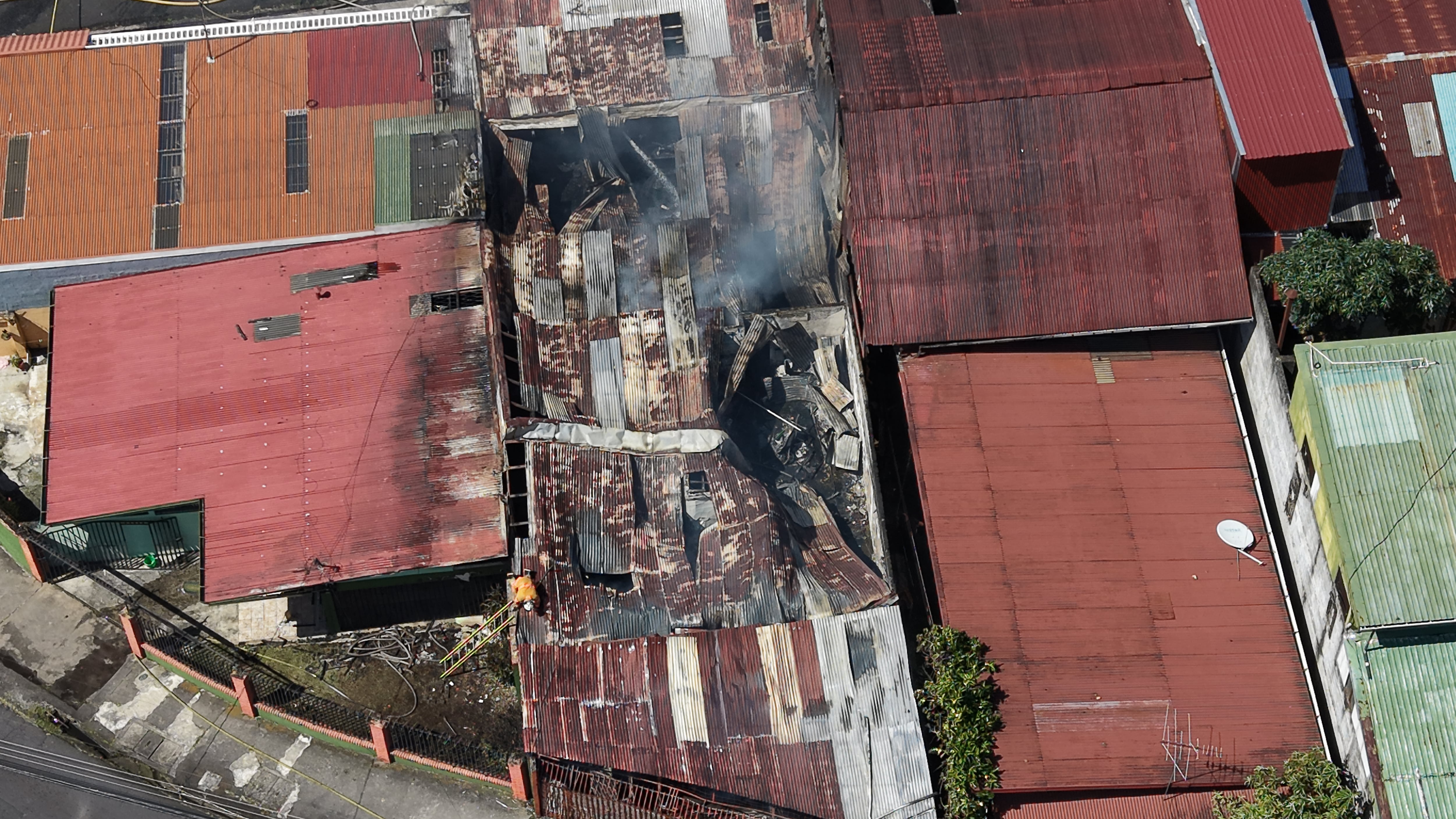 17/12/2025, San José, Quesada Durán, incendio en una casa de habitación.