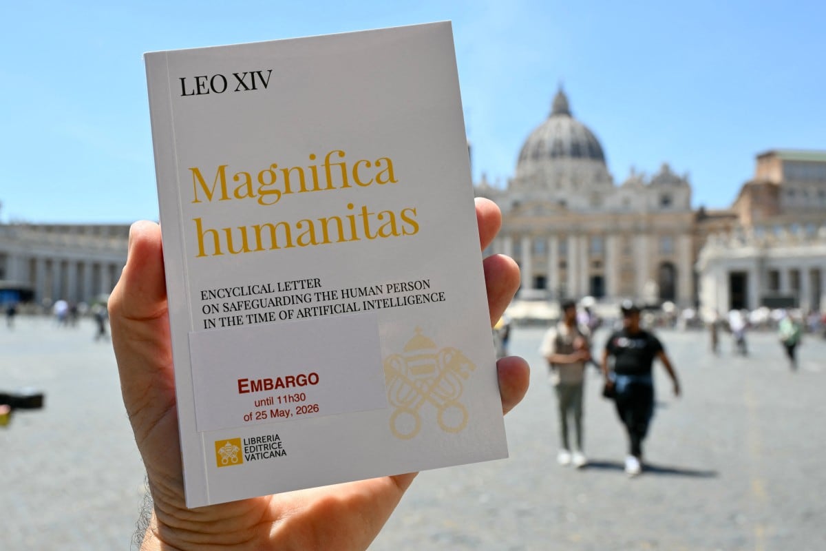 La primera encíclica (carta) al pueblo católico del mundo del papa León XIV coloca a la inteligencia artificial en el centro del debate ético mundial. En “Magnifica Humanitas”, el pontífice plantea que el desafío de la inteligencia artificial no es solamente técnico, sino profundamente moral y político.