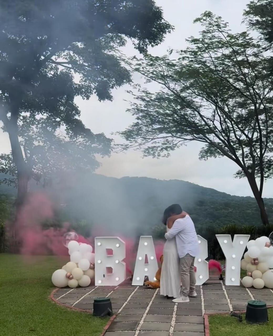 Kevin Barrantes y Gabriela Durán serán padres de una niña