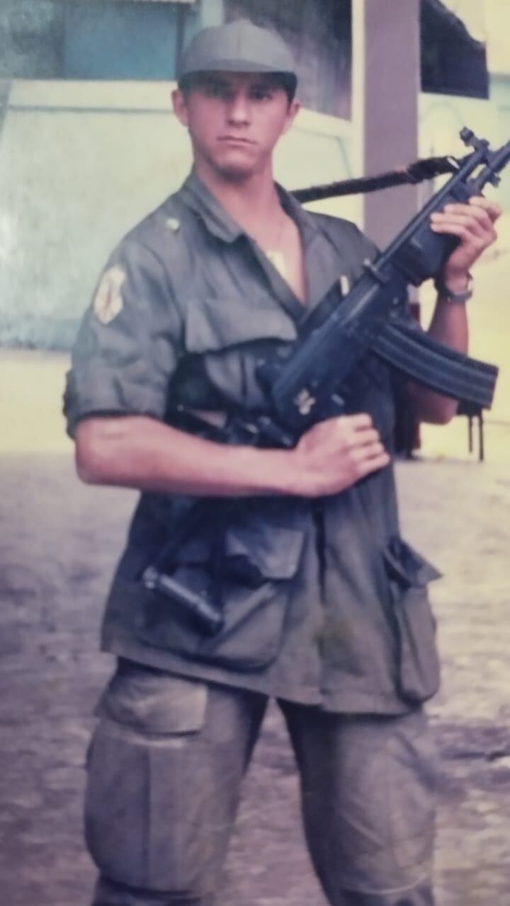 Alberto Murillo tiene 56 años, vive en Desamparados y la música lo “flechó” desde que era muy niño