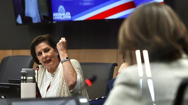 Pilar Cisneros creyó que se iba a apear a Laura Chinchilla, pero se le volcó la tortilla y no le fue pero ni regular