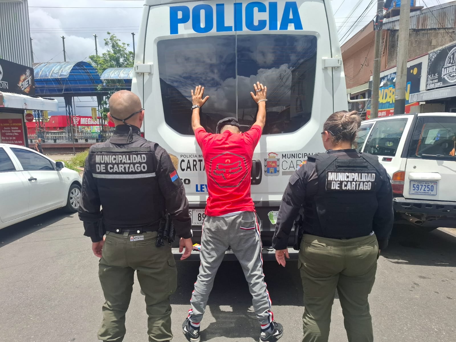 Un hombre de 35 años, de apellido Rosales, fue detenido por agentes del OIJ de Cartago, como sospechoso del homicidio del mecánico Jonathan Mauricio González Carvajal.