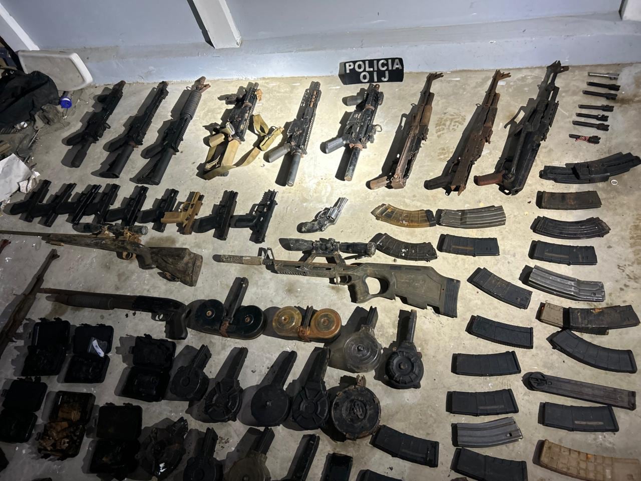 Dos jóvenes de apellidos De La O, de 19 años, y Flores, de 27 años, están en manos de las autoridades judiciales por ser señalados como los supuestos gatilleros de la banda Tony Boys. Foto: OIJ