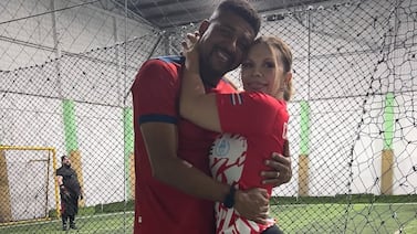 Austin Berry sorprendió a su esposa con romántico detalle por sus 6 meses de casados