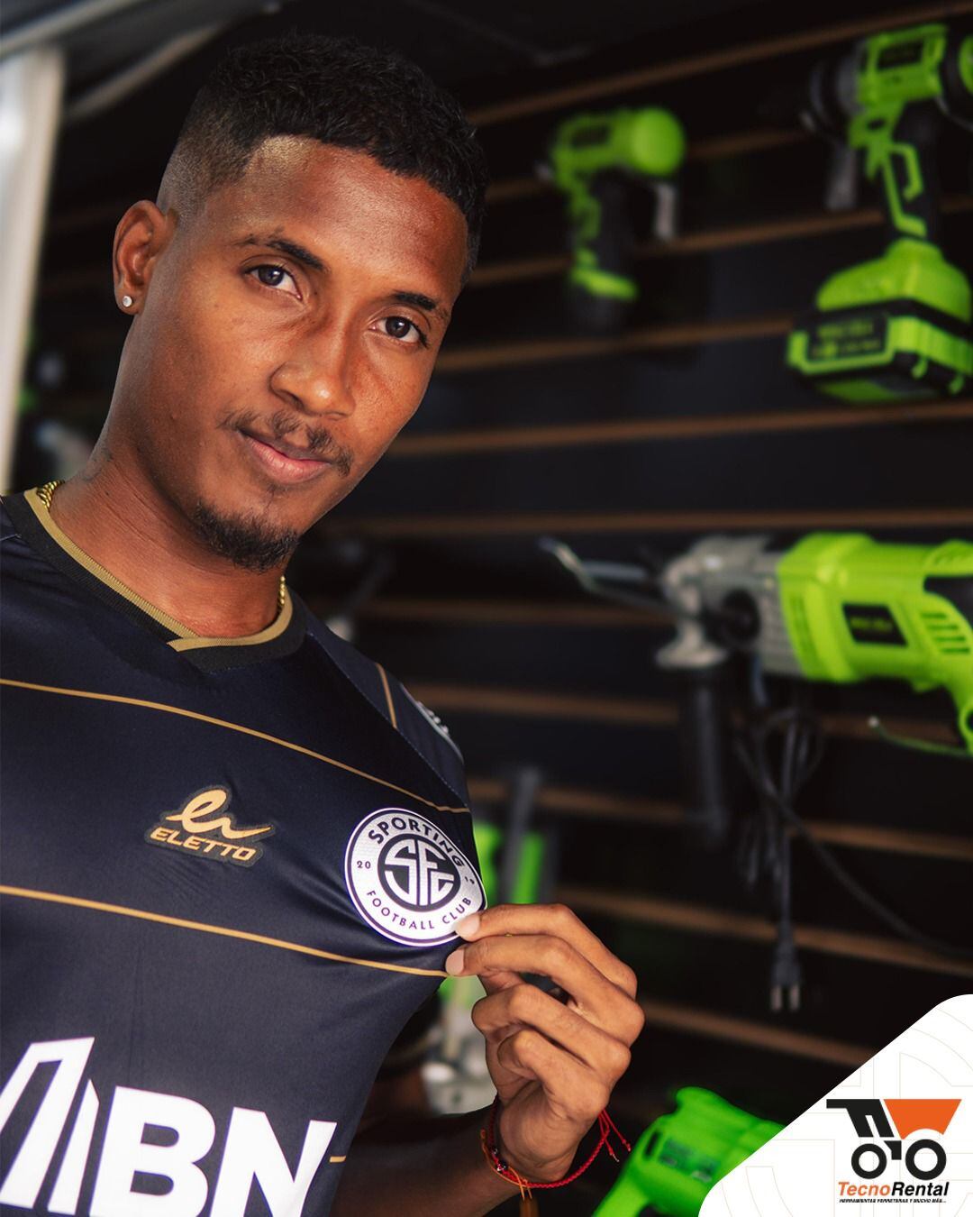 El panameño Alexis Cundumí es el nuevo jugador del Sporting FC. Prensa SFC.