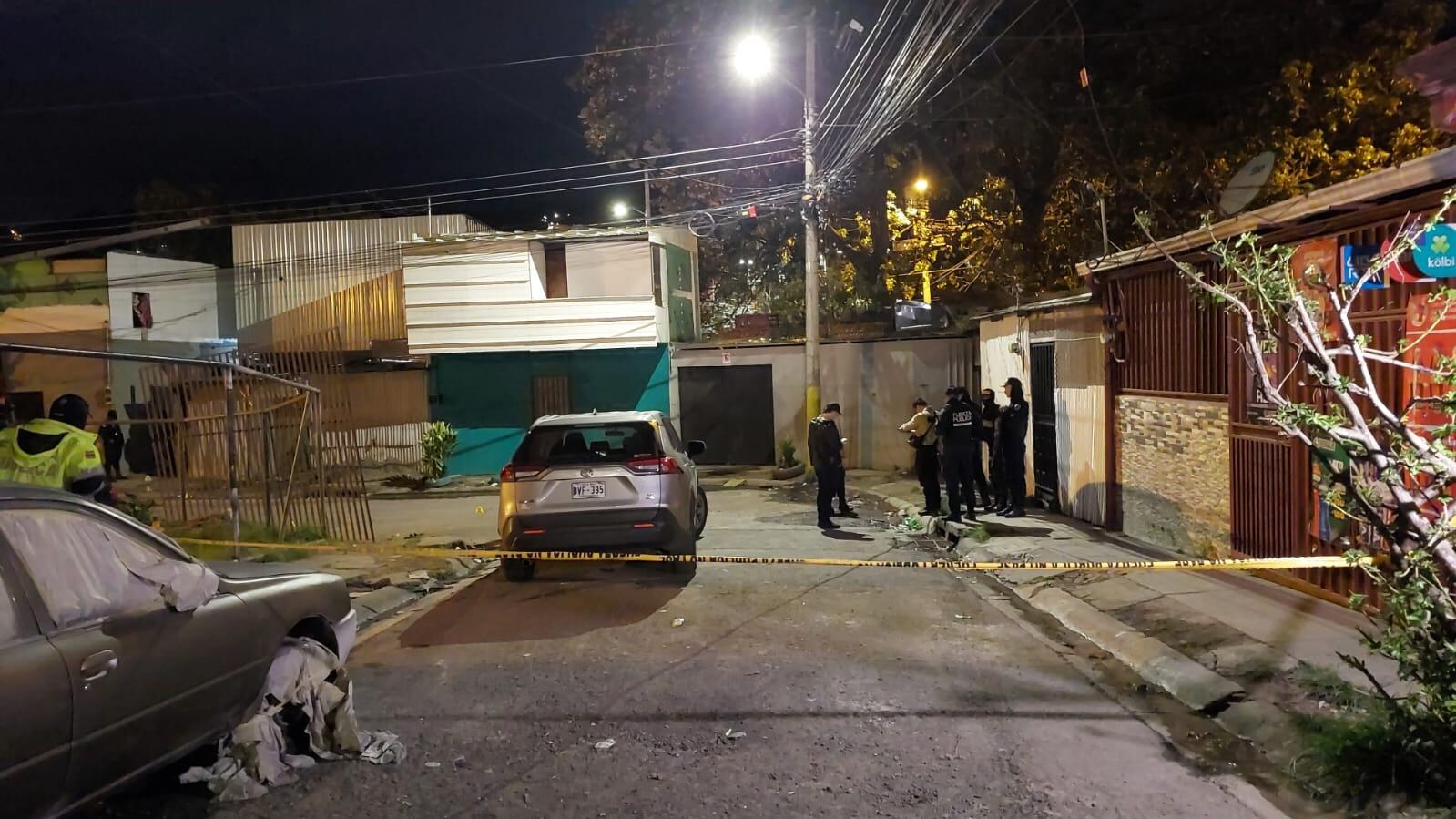 Dos hombres fueron asesinados a balazos en Alajuelita. Foto Cortesía