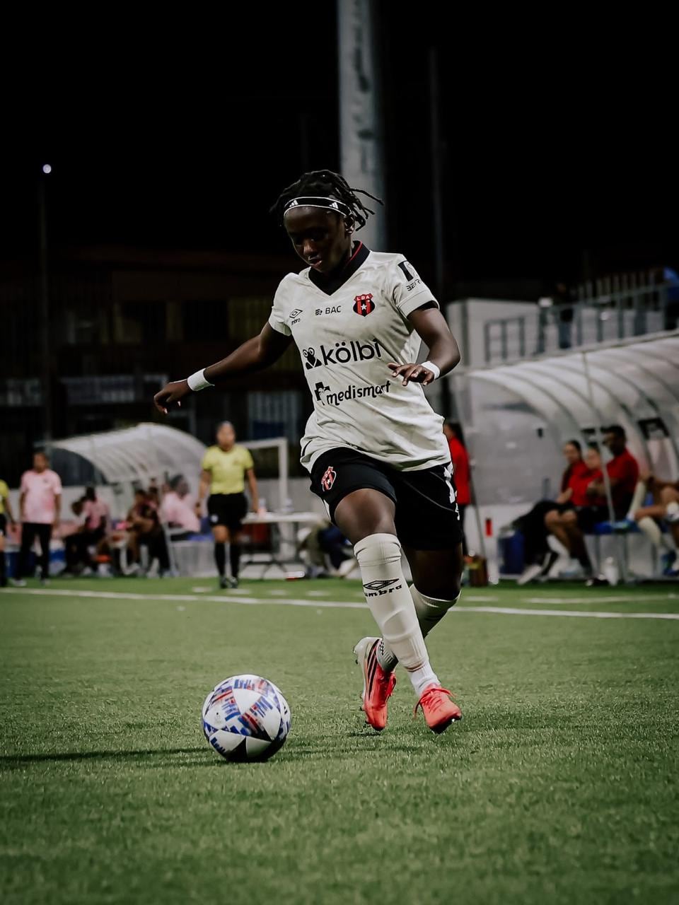 A Alisha Lindo le anularon un gol insólito este viernes en Alajuelense.