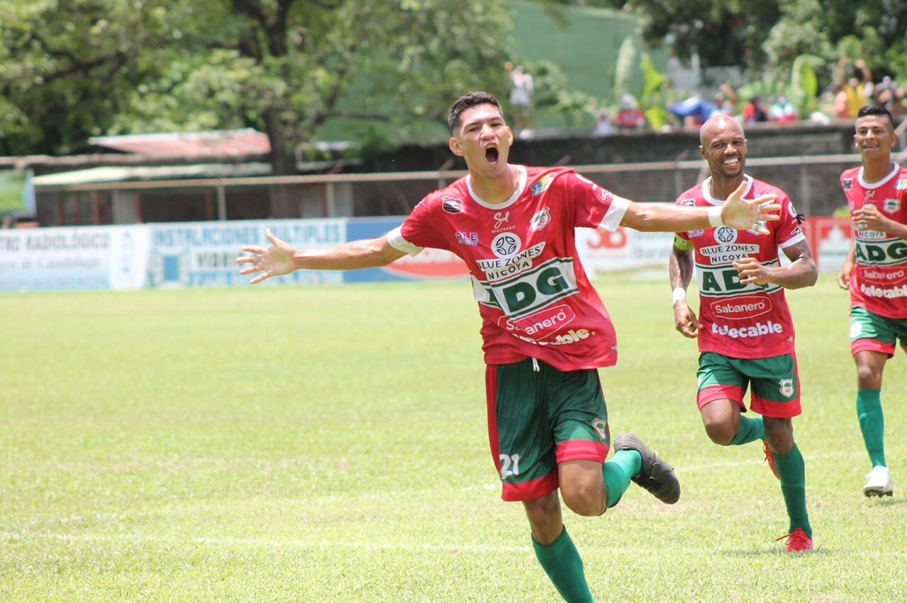 José Pablo Córdoba celebró con todo su doblete. Prensa ADG.