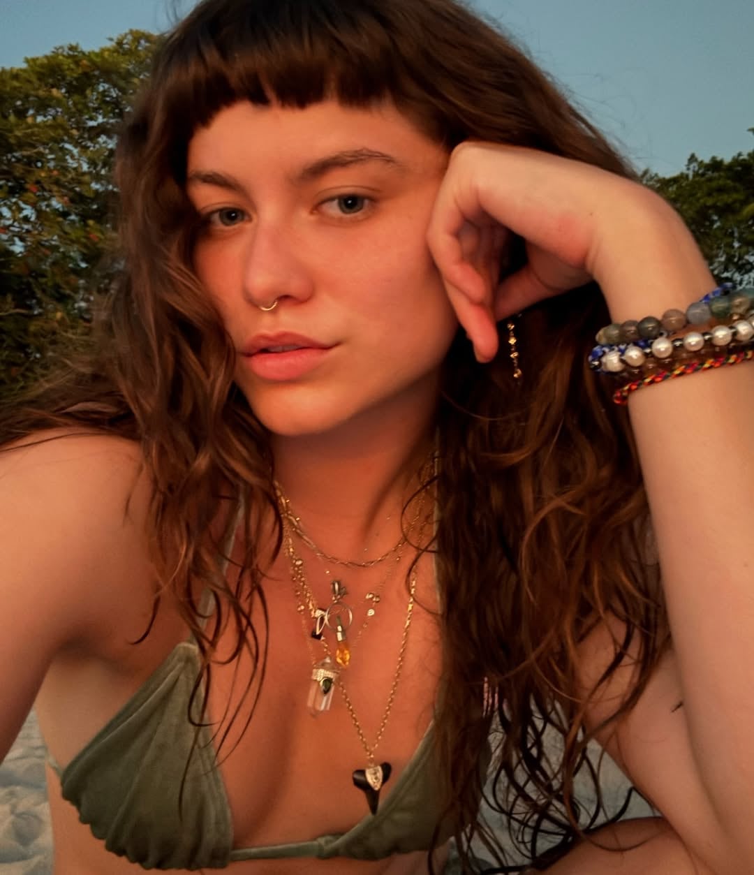 Sofía Reyes compartió imágenes de playa durante sus vacaciones en Costa Rica, país que la motivó a cambiar su vuelo.