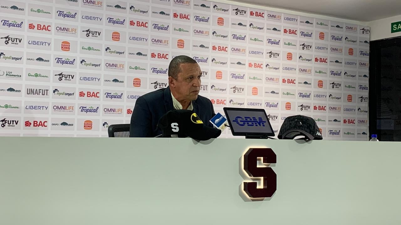 Erick Lonis cuestionó la presencia de algunas personas en el Comité Ejecutivo de la Fedefútbol.