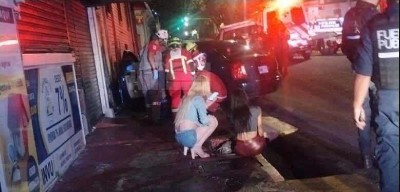 El carro chocó violentamente contra una pared. Foto Agencia Nacional de Información.