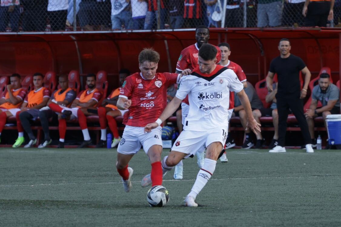 23/02/2025, Limón, Guapiles, Estadio Ebal Rodriguez, partido de la jornada 10 del torneo de clausura 2025, entre AD Santos y Liga Deportiva Alajuelense.