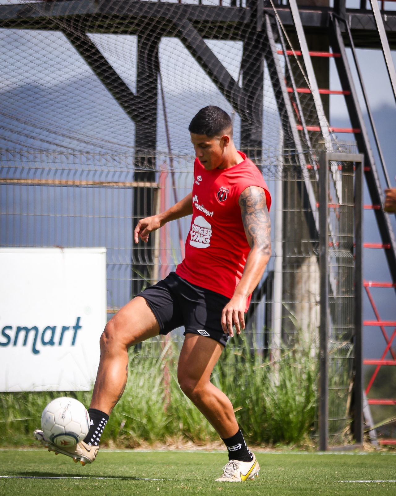 Alexis Gamboa volvió a entrenarse con normalidad con Alajuelense.