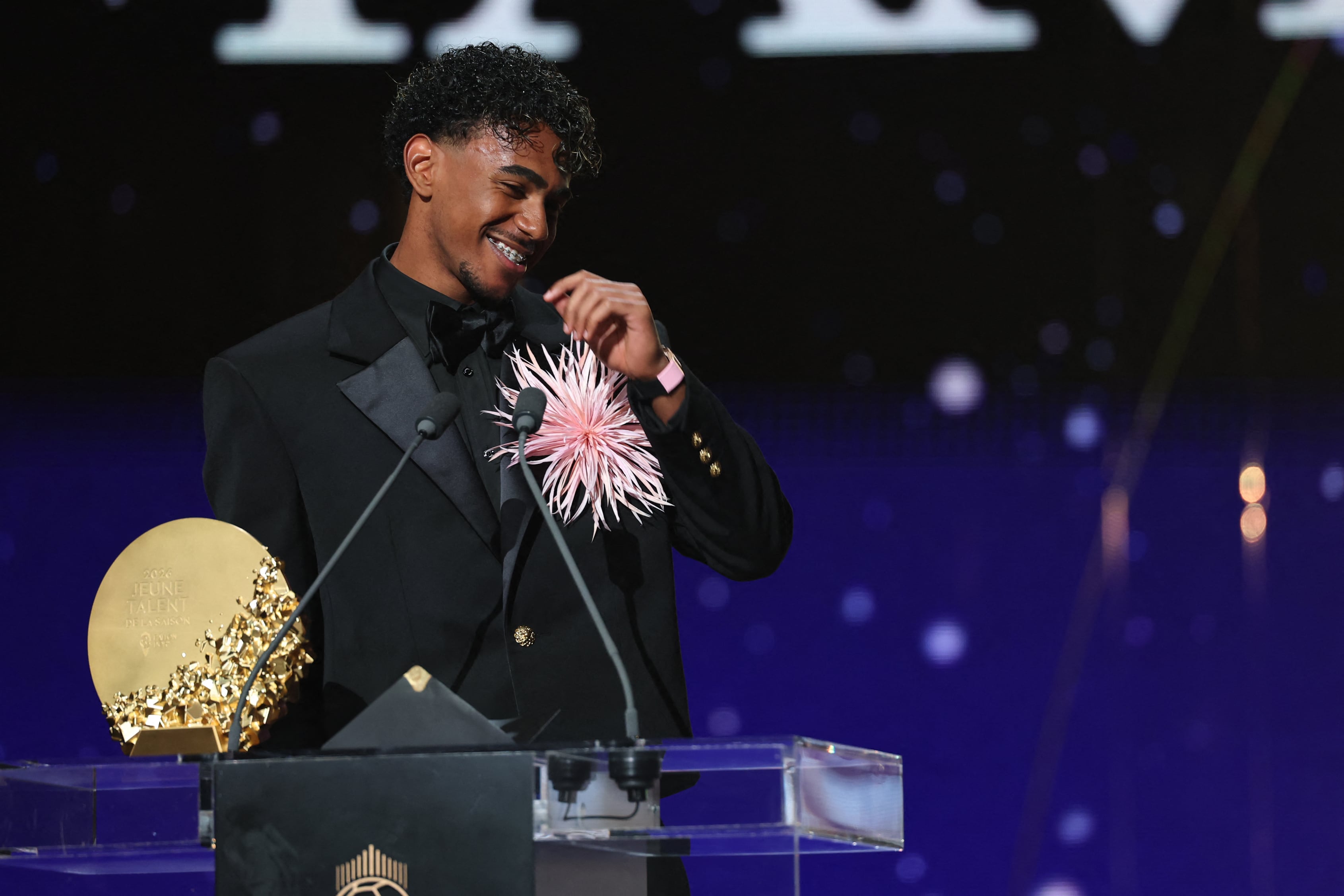 La estrella del Barcelona y la Selección de España, Lamine Yamal, habla luego de recibir el Premio Kopa dentro de la Gala del Balón de Oro en Londres.