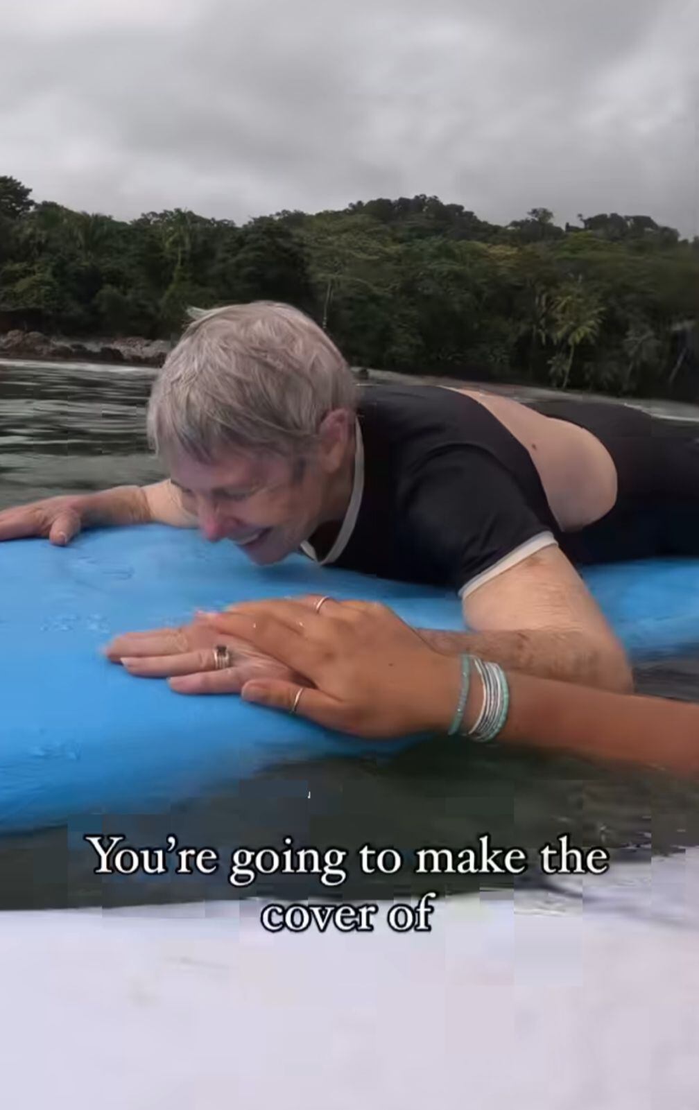 Brisa Hennessy mostró a su verdadera heroína del surf Brisa Hennessy y su abuela.