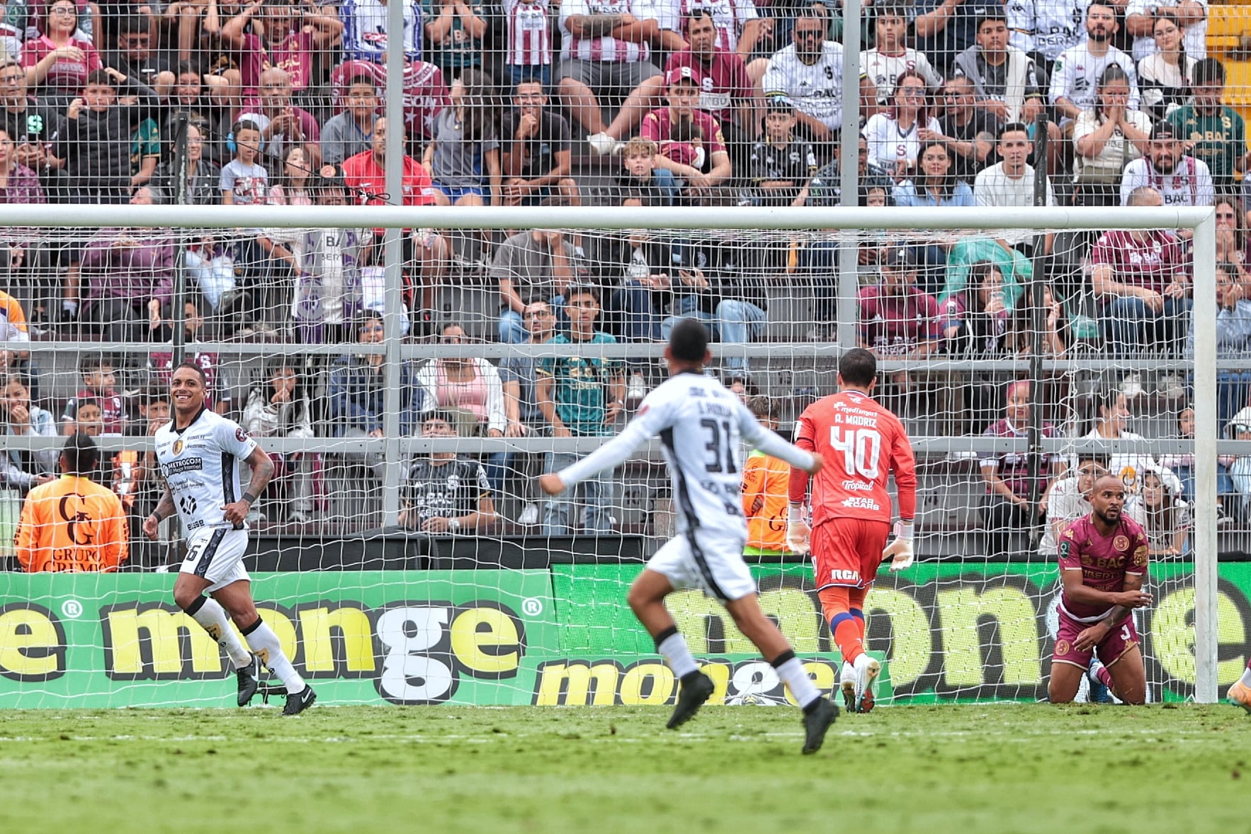 12/04/2026/ juego entere Deportivo Saprissa vs Municipal Liberia por la Liga a Promerica en el estadio Ricardo Saprissa/ foto John Durán