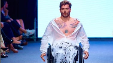 Esteban Chavarría, modelo en silla de ruedas, habla del otro milagro que Dios hizo en su vida