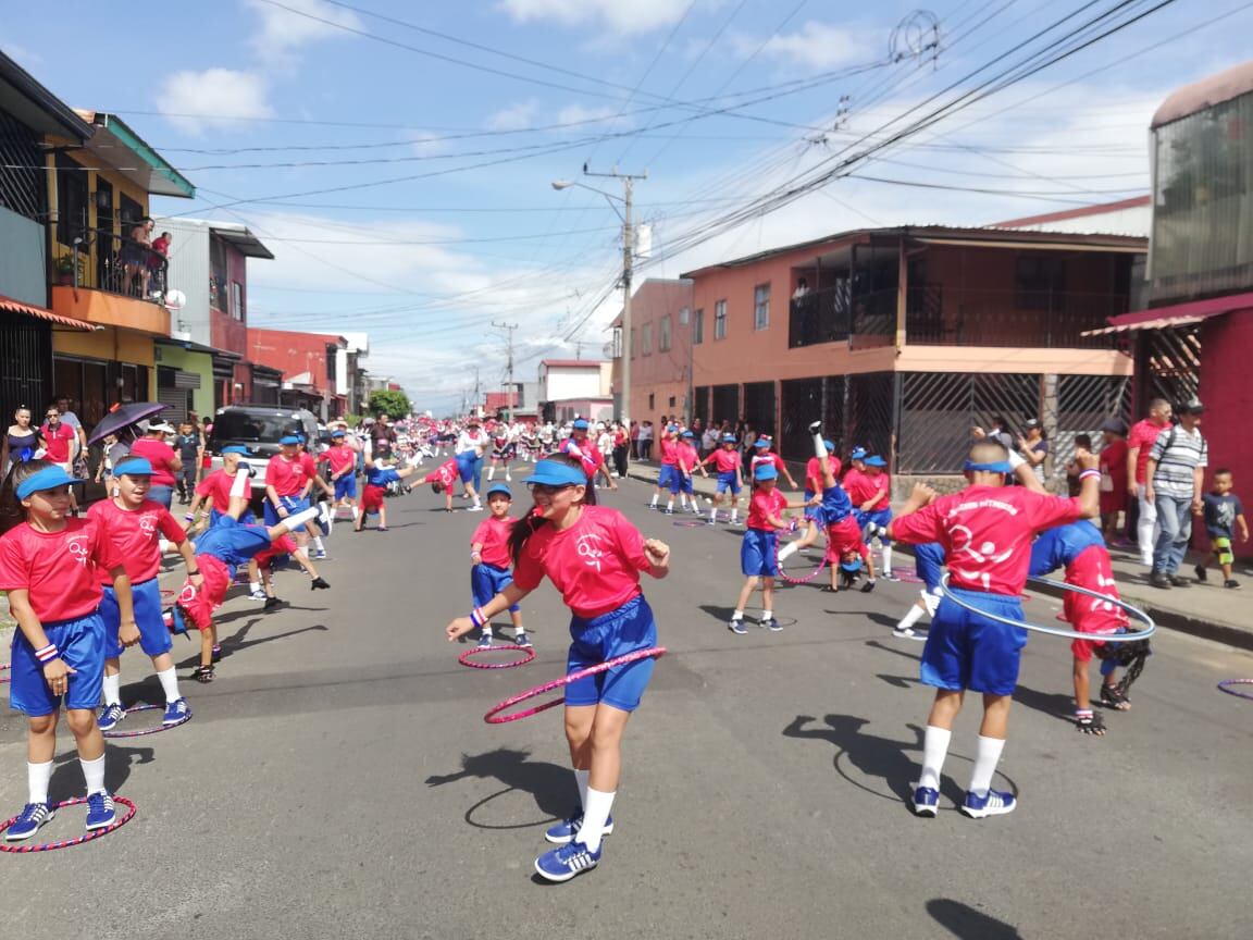 Desfiles del 15 de setiembre en la León XIII