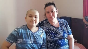 Mamá de jovencito con cáncer se desahoga: “Me he tenido que mostrar fuerte, al inicio decía: ‘¿Por qué a él?’”