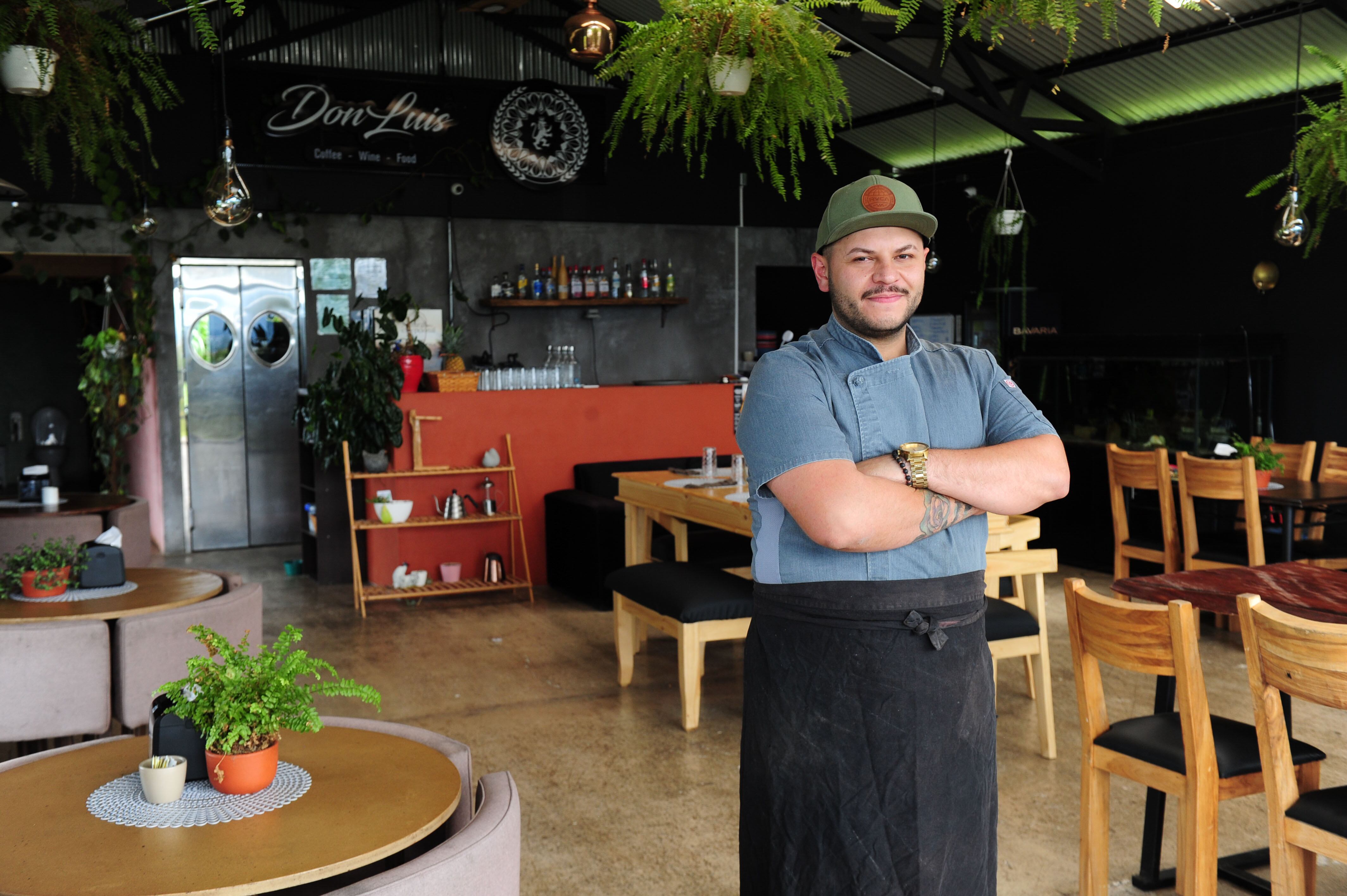 Sr Esteban Cordero dueño del bar y restaurante Don Luis