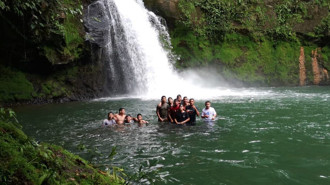 Catarata Pozo Azul se ubica en Sarapiquí, en la provincia de Heredia.